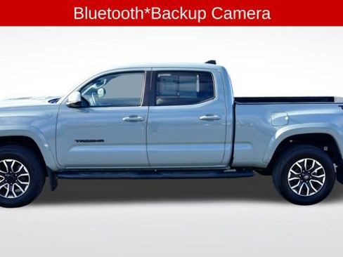 Used 2022 Toyota Tacoma TRD Sport image 2