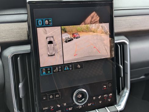 Used 2024 GMC Acadia Denali w/ Super Cruise Package image 30