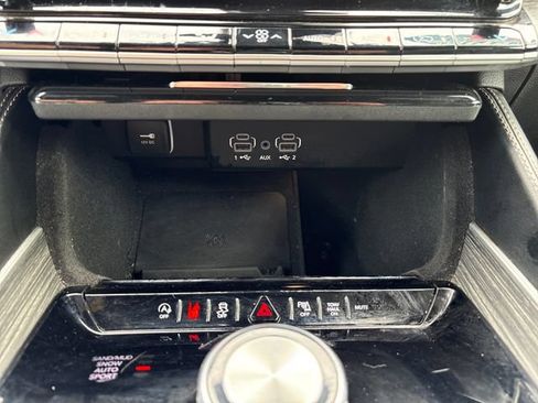 Used 2023 Jeep Wagoneer Series II AWD/4WD image 16