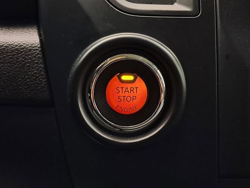 Used 2023 Nissan Titan SV image 24