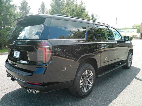 Used 2026 Chevrolet Suburban Z71 AWD/4WD image 6