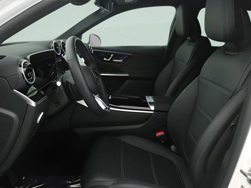 Used 2025 Mercedes-Benz GLC 300 4MATIC image 29