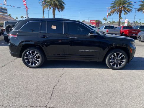 Used 2023 Jeep Grand Cherokee Overland w/ Luxury Tech Group IV AWD/4WD image 5