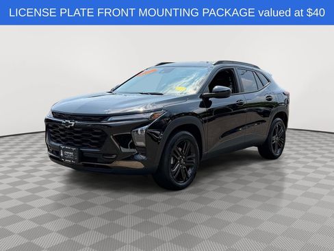 Used 2024 Chevrolet Trax ACTIV w/ Sunroof Package FWD image 3