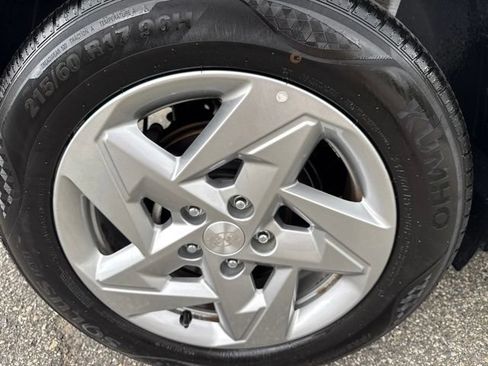 Used 2025 Hyundai Kona SE AWD/4WD image 8