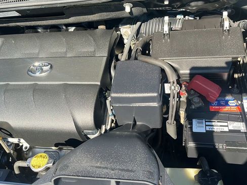 Used 2011 Toyota Sienna LE image 3