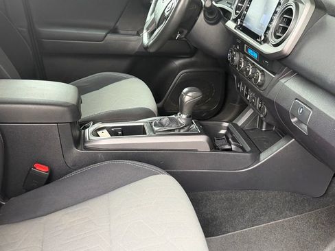 Used 2021 Toyota Tacoma TRD Off-Road w/ Technology Package AWD/4WD image 35