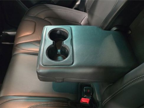 Used 2019 Jeep Cherokee Limited image 19