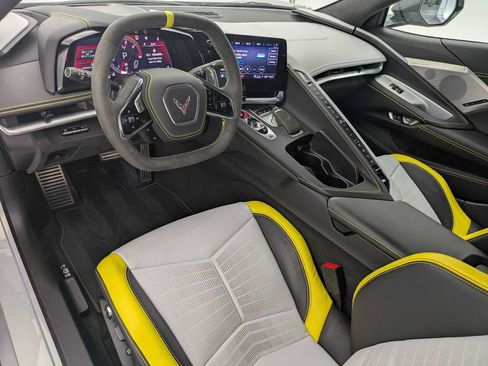 Used 2021 Chevrolet Corvette Stingray Premium Cpe w/ Z51 Performance Package RWD image 2