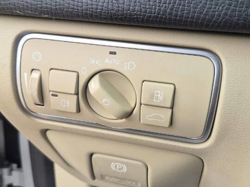 Used 2015 Volvo XC60 T5 Platinum image 37