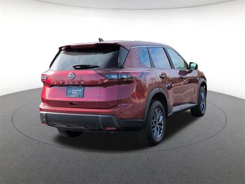 Used 2025 Nissan Rogue S image 5