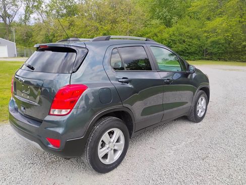 Used 2021 Chevrolet Trax LT w/ Premium Seat Package AWD/4WD image 6