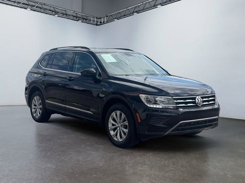 Used 2018 Volkswagen Tiguan SE w/ Panoramic Sunroof Package image 3