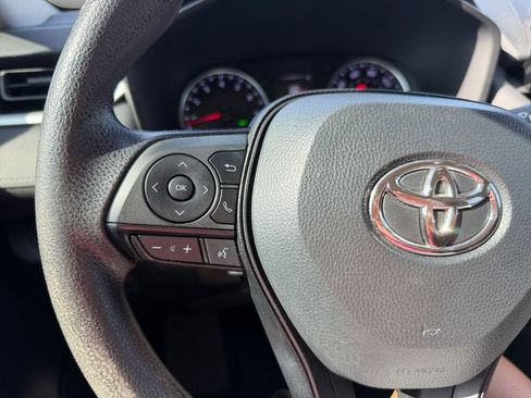 Used 2022 Toyota RAV4 XLE AWD/4WD image 22