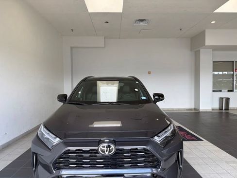 Used 2025 Toyota RAV4 XSE AWD/4WD image 2