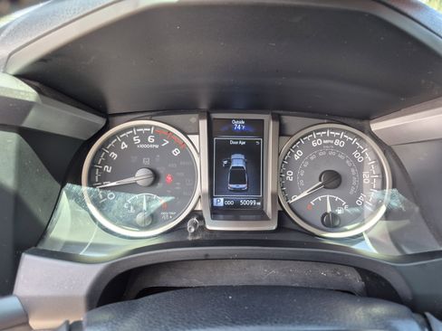 Used 2021 Toyota Tacoma SR5 AWD/4WD image 10