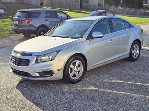 Used 2016 Chevrolet Cruze LT w/ Technology Package image 8