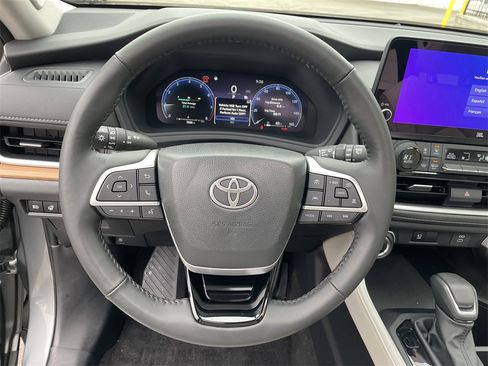 Used 2025 Toyota Grand Highlander FWD image 16