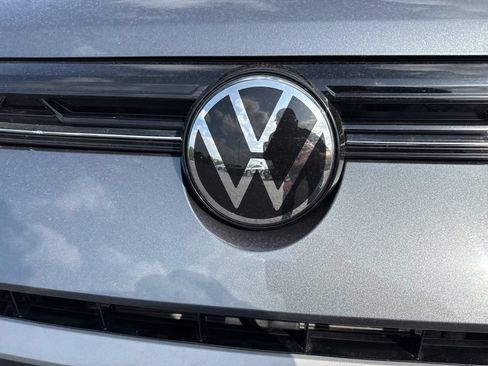 Used 2025 Volkswagen Taos SE FWD image 15