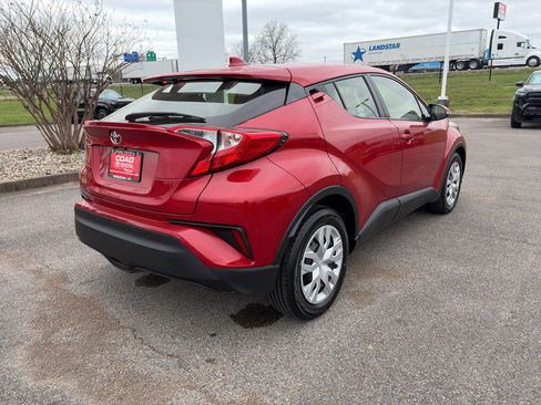 Used 2020 Toyota C-HR LE image 5