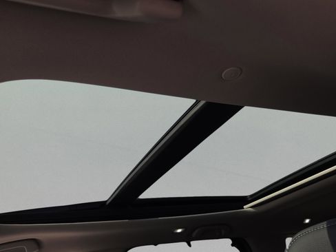 Used 2024 Honda Pilot Touring image 13