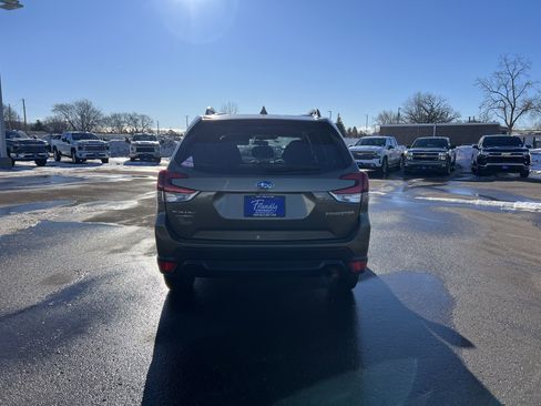Used 2023 Subaru Forester Premium image 9