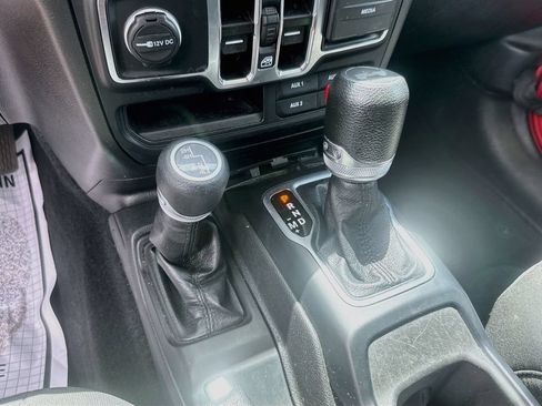 Used 2023 Jeep Wrangler Unlimited Sport AWD/4WD image 18