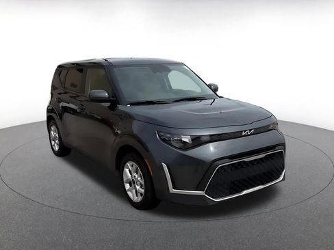 Used 2025 Kia Soul LX w/ LX Technology Package FWD image 3