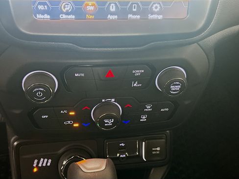 Used 2023 Jeep Renegade Latitude image 24