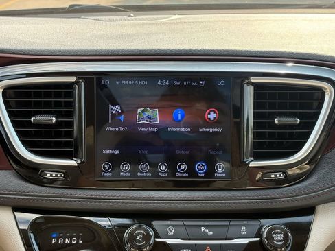 Used 2017 Chrysler Pacifica Limited FWD image 20