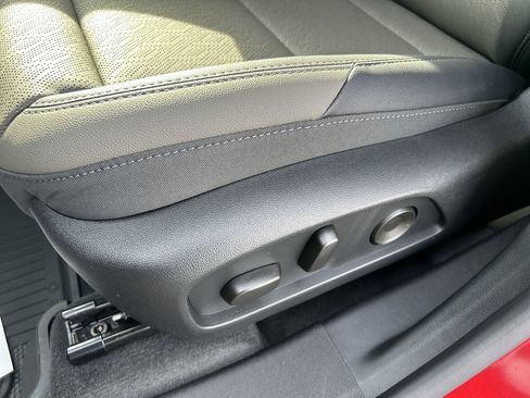 New 2026 Chevrolet Equinox LT w/ Convenience Package II image 23