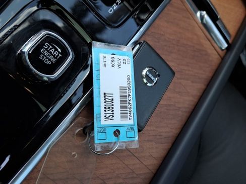 Used 2023 Volvo XC90 B6 Core image 24