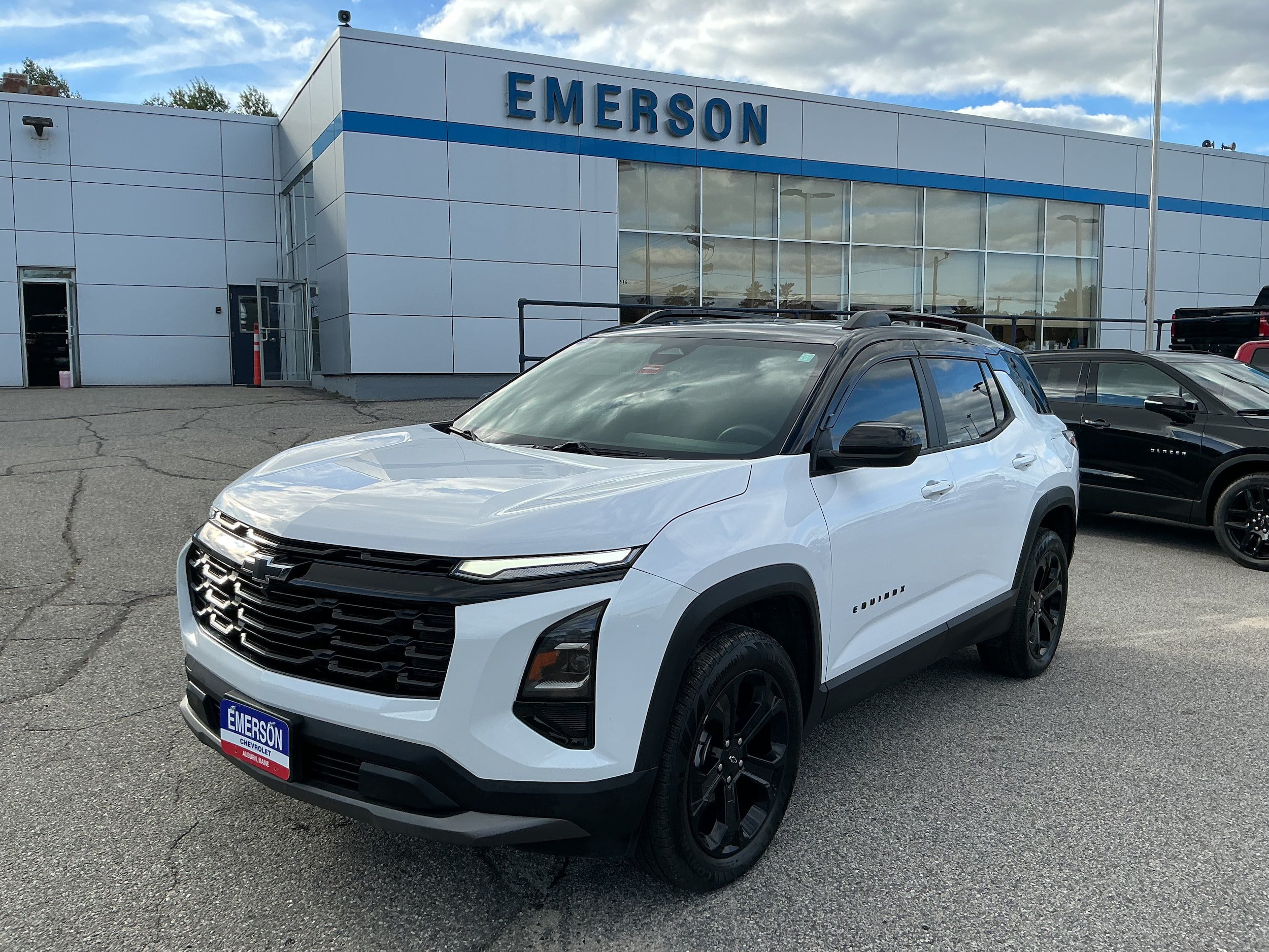 Used 2025 Chevrolet Equinox LT w/ Midnight Edition AWD/4WD image 2