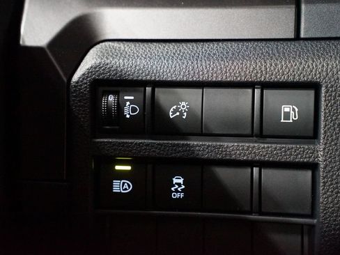 New 2026 Toyota 4Runner SR5 AWD/4WD image 25