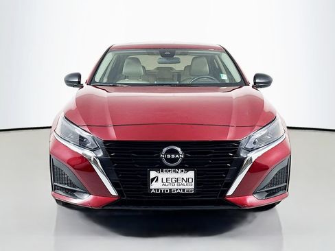 Used 2025 Nissan Altima 2.5 SV FWD image 2