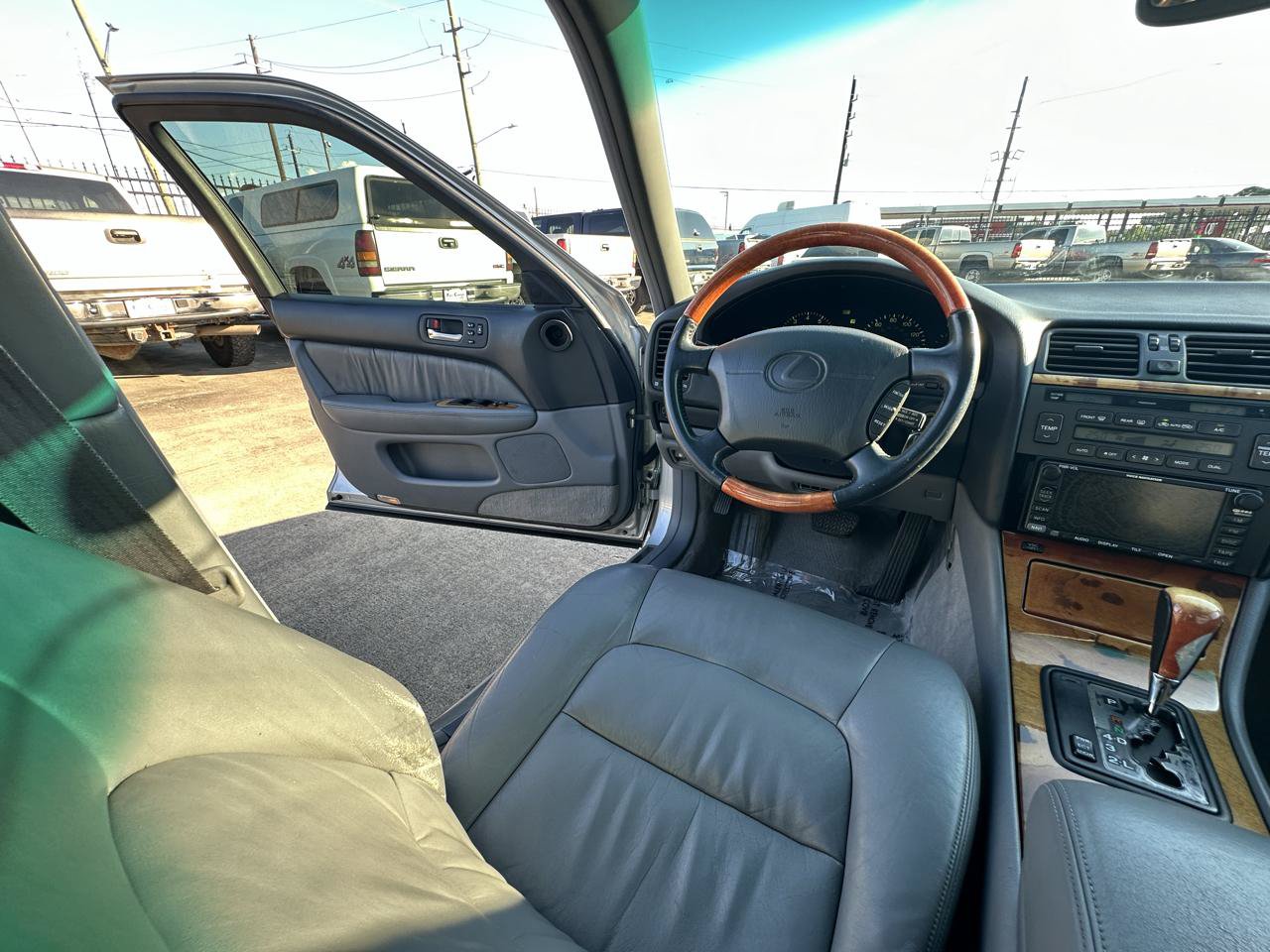 Used 1999 Lexus LS 400 w/ Premium Pkg RWD image 54