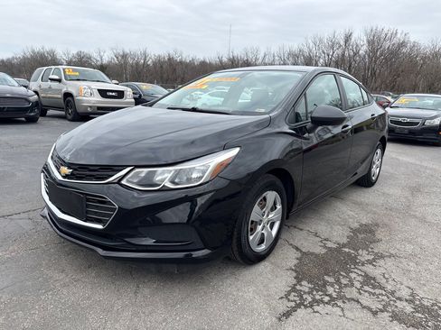 Used 2017 Chevrolet Cruze LS image 2