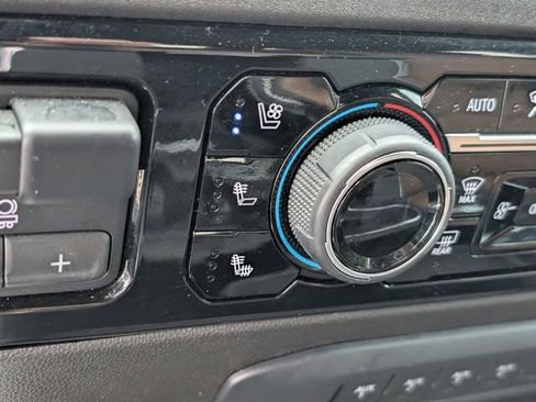 Used 2024 Chevrolet Silverado 2500 High Country w/ Technology Package AWD/4WD image 17