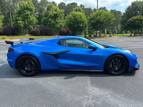 Used 2024 Chevrolet Corvette Z06 w/ Z07 Performance Package RWD image 23