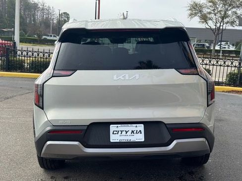New 2026 Kia EV9 Wind image 5