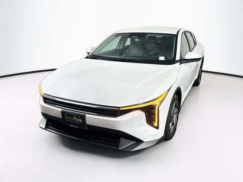 Used 2025 Kia K4 FWD image 3