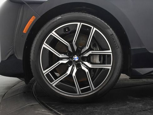 Used 2024 BMW 760i xDrive w/ Premium Package 2 image 31