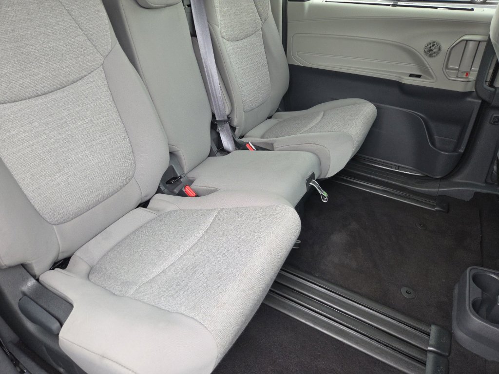 Certified 2024 Toyota Sienna LE AWD/4WD image 15