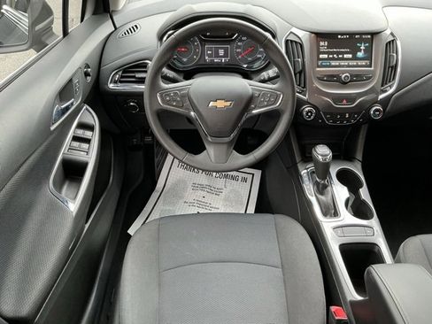 Used 2018 Chevrolet Cruze LT w/ Convenience Package image 10