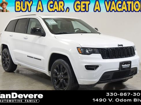 Used 2022 Jeep Grand Cherokee Laredo X AWD/4WD image 1