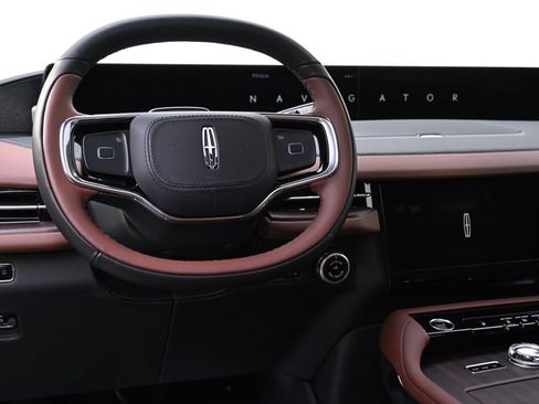 New 2026 Lincoln Navigator Reserve AWD/4WD image 12