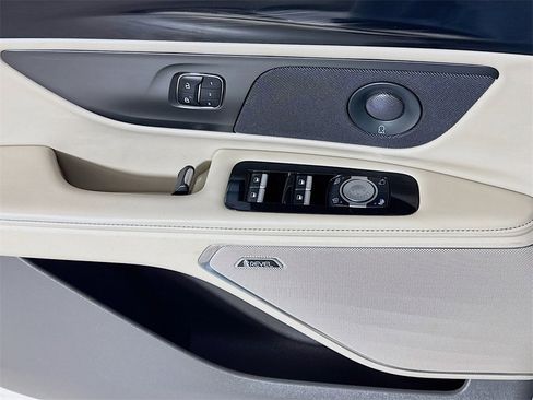 Used 2024 Lincoln Nautilus Reserve w/ Equipment Group 202A image 16