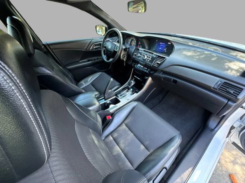 Used 2017 Honda Accord Sport image 41