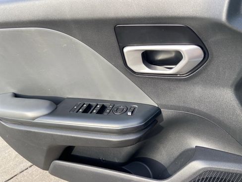 Used 2025 Kia K4 LXS image 48