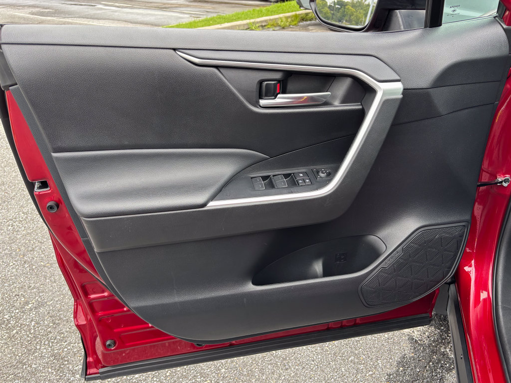 Certified 2025 Toyota RAV4 XLE AWD/4WD image 17